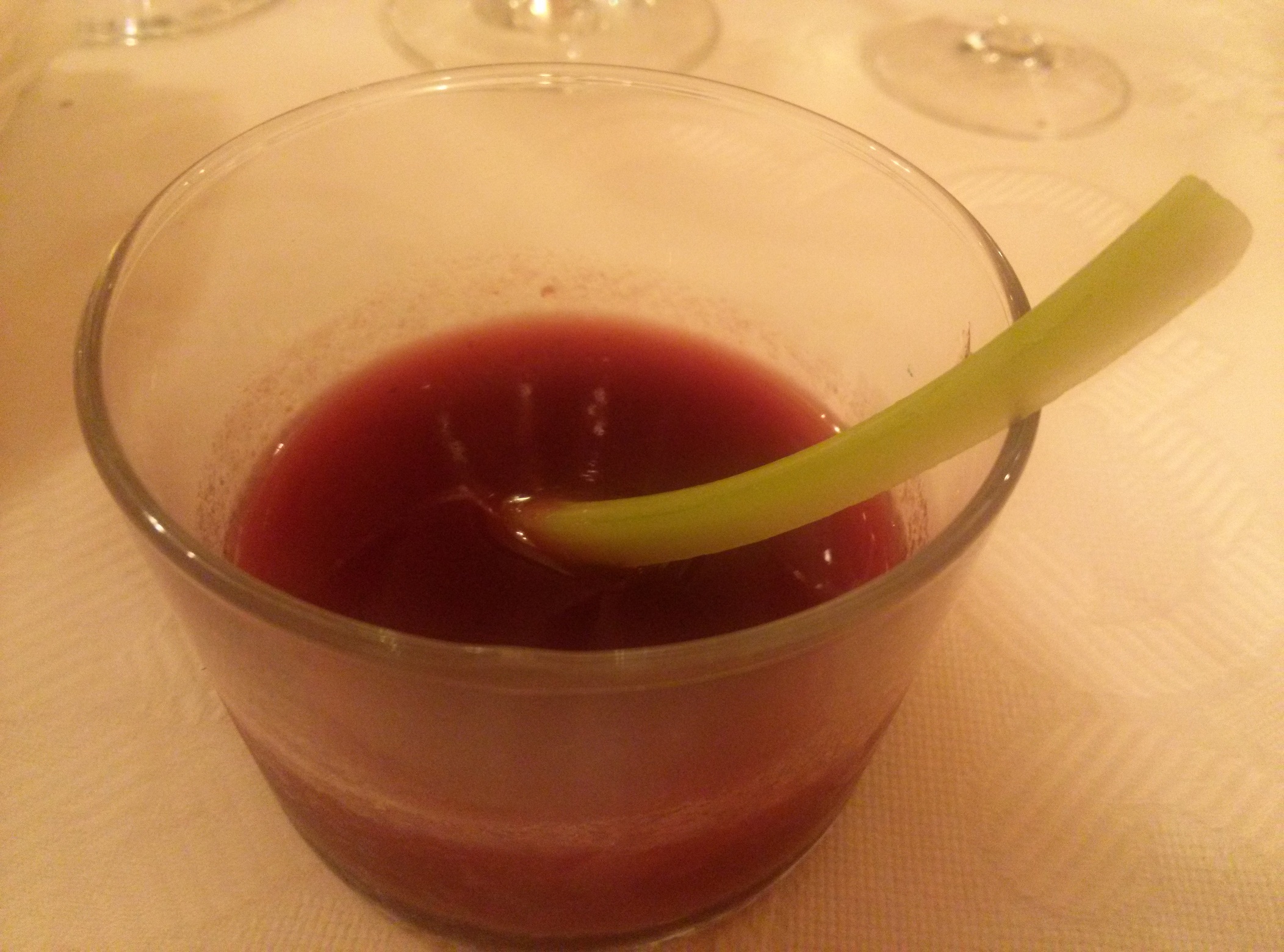 Sorbete de remolacha y apio para limpiar la boca y prepararnos para la siguiente tanda de platos...