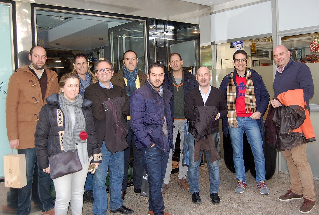 Ahora sí, aunque sigue faltando uno,...