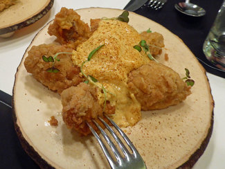 Fritura de cazón con mayonesa espumosa en adobo