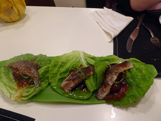 Ssam de Castañuela Ibérica con sardina y su espina crujiente