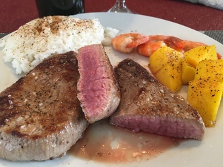 Jugosa carne con su mango