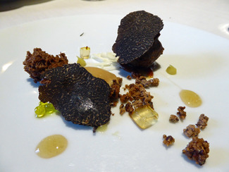 Buñuelo de chocolate y trufa tuber melanosporum