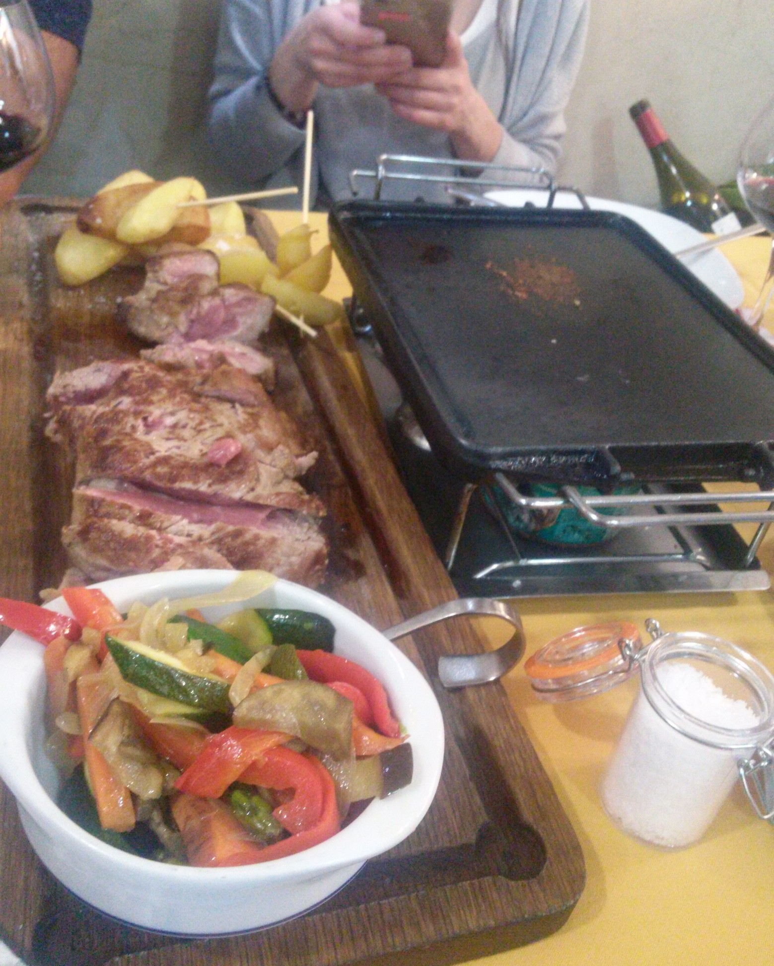 Excelente carne gallega a la piedra en O' Peregrino Bizarro, comida 25 febrero, postcata Jerez