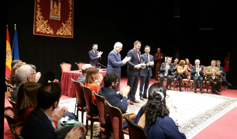 El Grupo Luis Caballero es condecorado con la Bandera de Andalucía Cádiz 2017