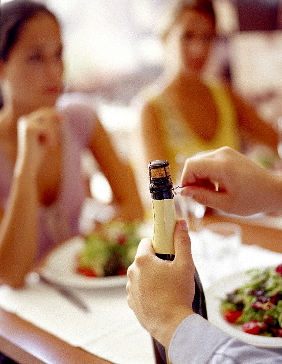 El tapón de corcho es el preferido por los consumidores de vino