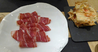 Jamon de bellota DO Guijuelo, con coca de vidrio con tomate