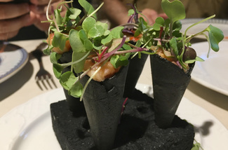 Conos de ahumados y verduras