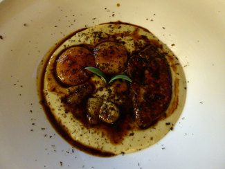 Desayuno de rico : Parmentier, foie, jugo de carne, huevo de pato y trufa