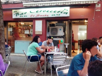 Hasta el rótulo es el mismo...