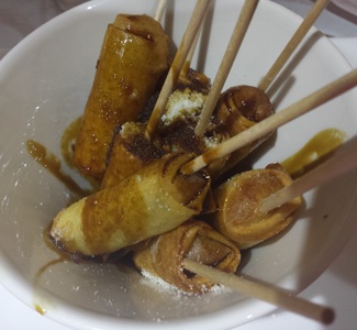 Piruletas de gambas y miel de caña