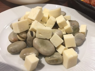 Habas y queso