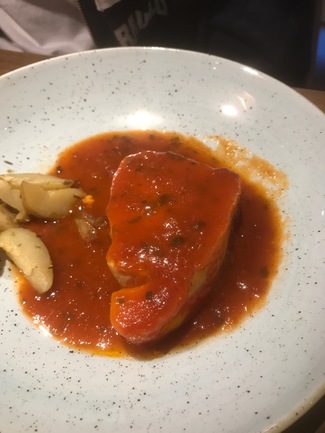 Riquisimo pez mantequilla con tomate.