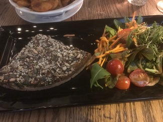 Tarta de espinacas y aguacate.