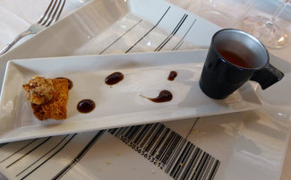 Aperitivo : Bonbon de foie y un caldo 