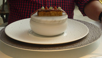 Presentación Anchoa del Cantáabrico y panacota y achicoria
