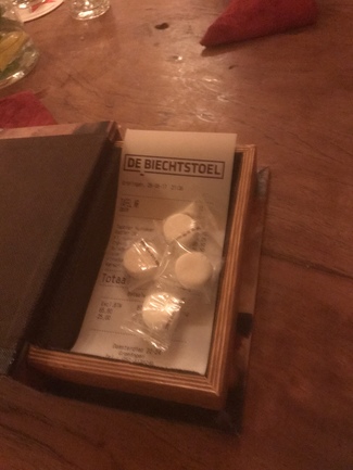 En un restaurante holandés que se precie nopueden faltar las grageas de pippermint de la Reina Guillermina.