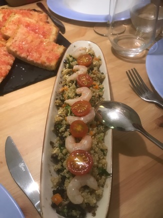 Ensalada de quinoa y gamba encurtida.