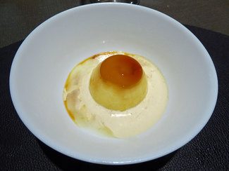 Postre : Flan con sorbete de limón y nata