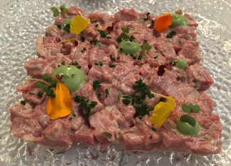 Tartar de solomillo de ternera con mostaza de hierbas