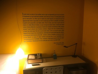 Fragmento literario en la pared