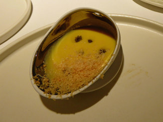 Aperitivo : Crema de maiz con foie y trufa.