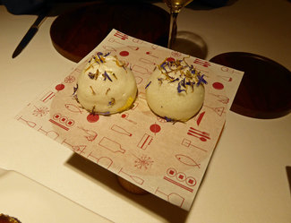 Aparitivo : Merengue de gin-tonic con grosella