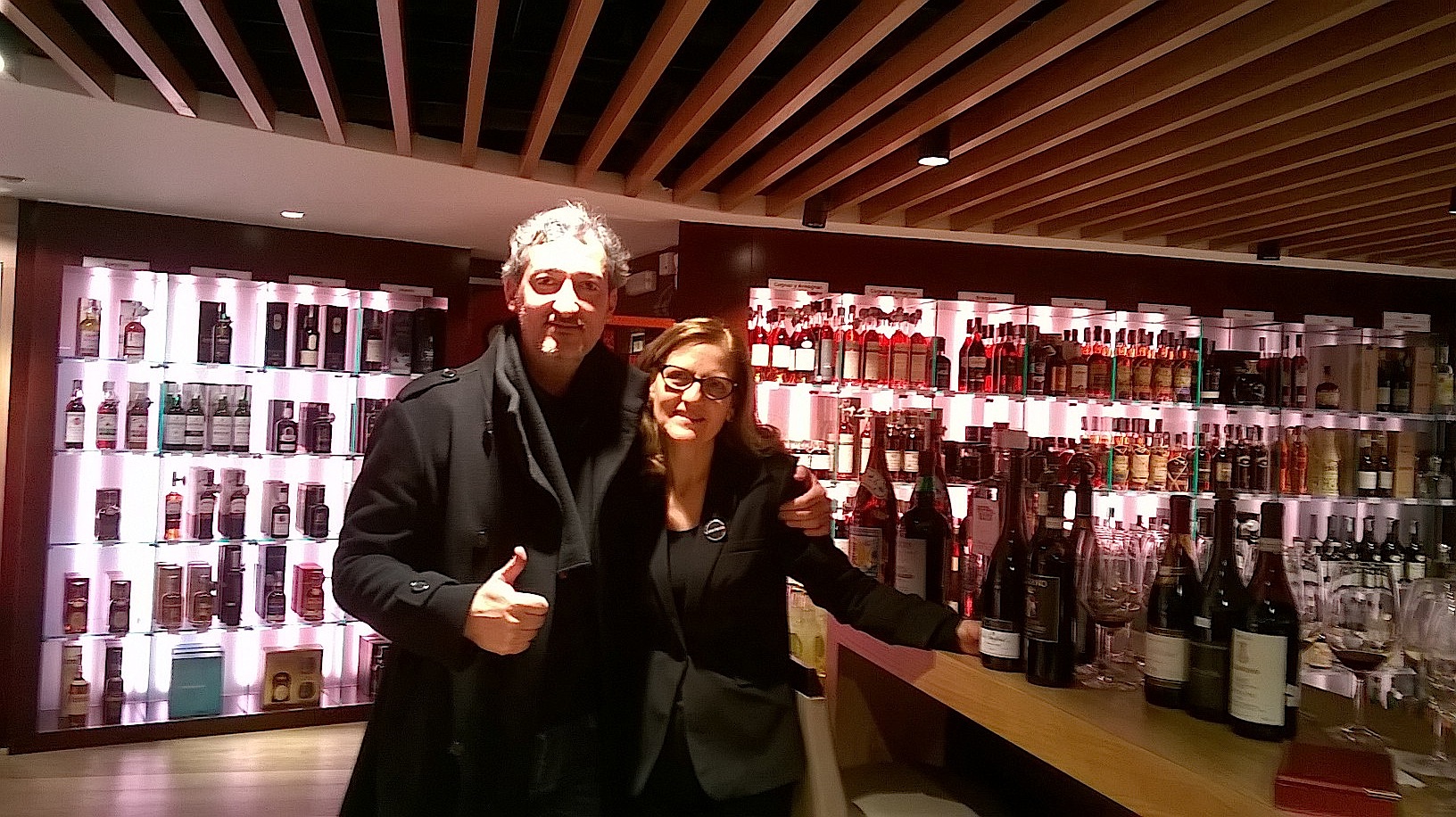 Auténtica cata profesional en Lavinia Madrid. Un momento -ad hoc-