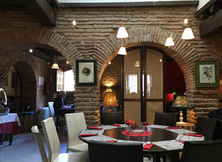 Patio central del restaurante