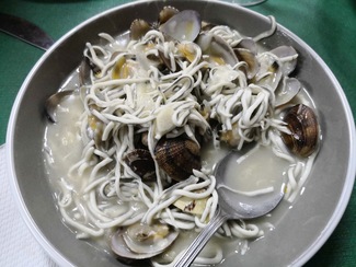 Gulas con almejas