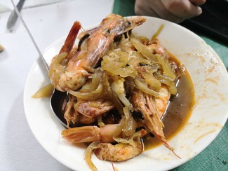 Gambas encebolladas