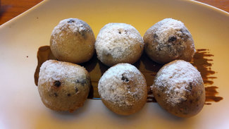 Buñuelos del Tio Nelo con chocolate caliente