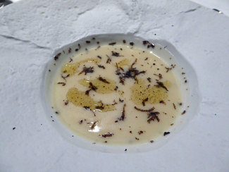 Velouté de faisán con trufa tuber melanosporum