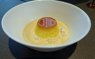 Postre : Flan con sorbete de limón y nata liquida