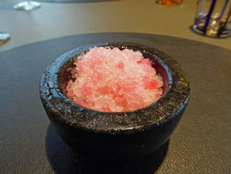 Pre-postre : Sorbete de leche de oveja con granizado de ruibarbo