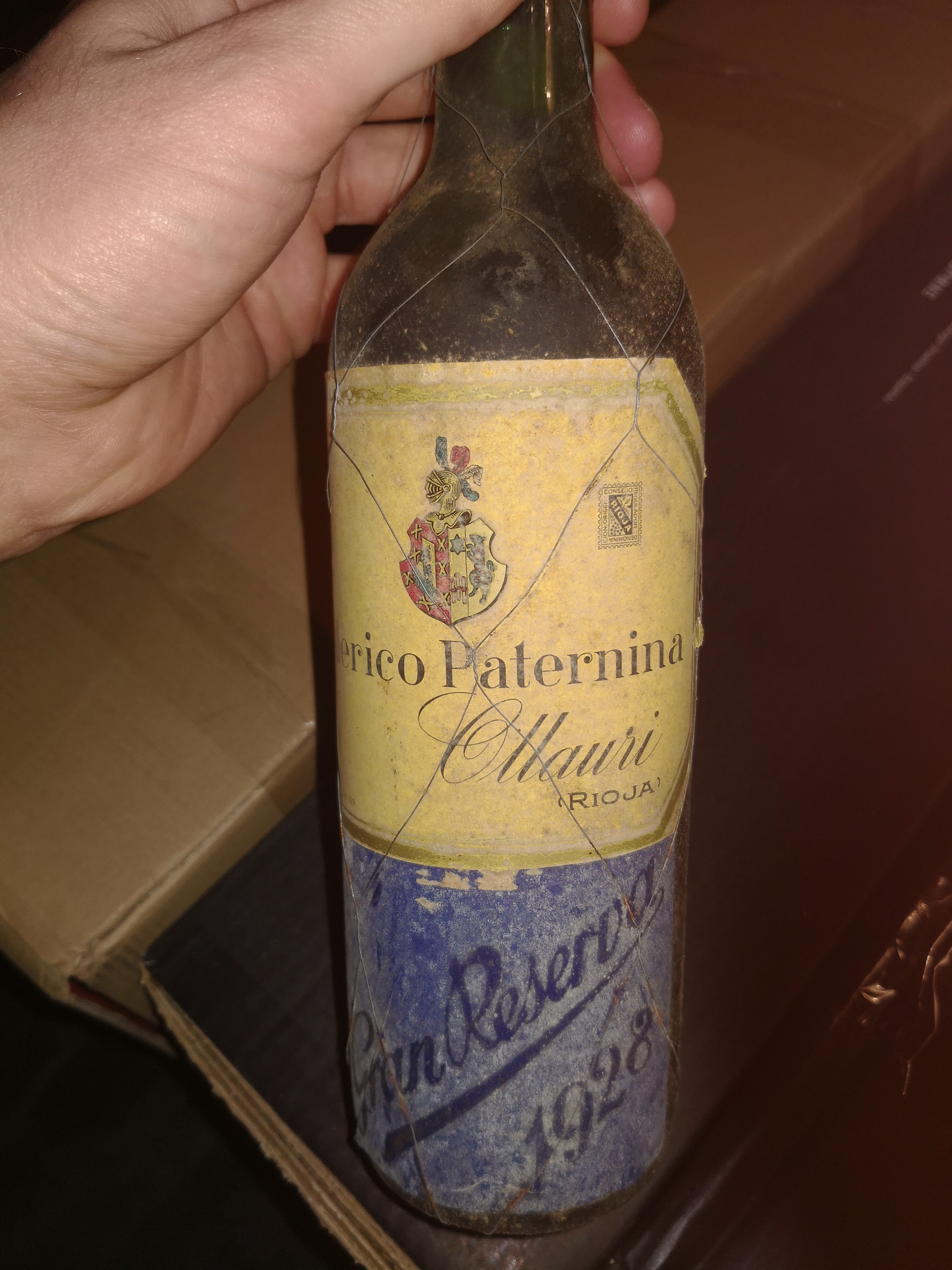 Lo bueno de la bodega es que de todas las botellas hay cajas enteras guardadas