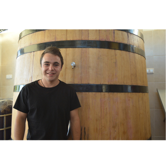 Jose Villar, bodeguero.