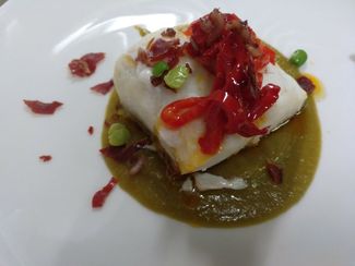 Bacalao con coulis de pimientos verdes