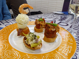 Pintxos frios : Hamburguesas , Donostiarra y Huevo 