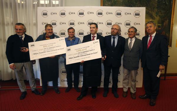 Jesús González Fuentes y David Barro García en el concurso 'Mejor Sumiller Internacional en Cava'