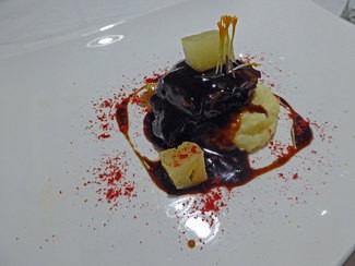 Ternera a la mexicana con papas y chiles chipotle 