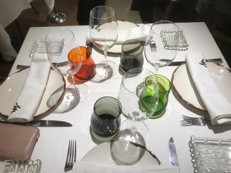 En esta mesa da gusto cenar.