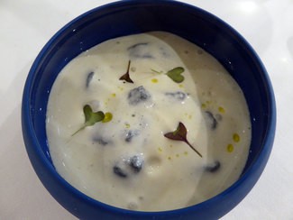 Gnocci casero de espinacas y espuma de gorgonzola