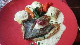 San Pedro con raviolis de espárragos