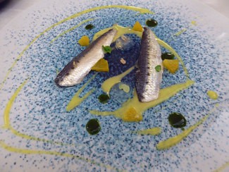 Sardinas marinadas con flor de azahar y albahaca