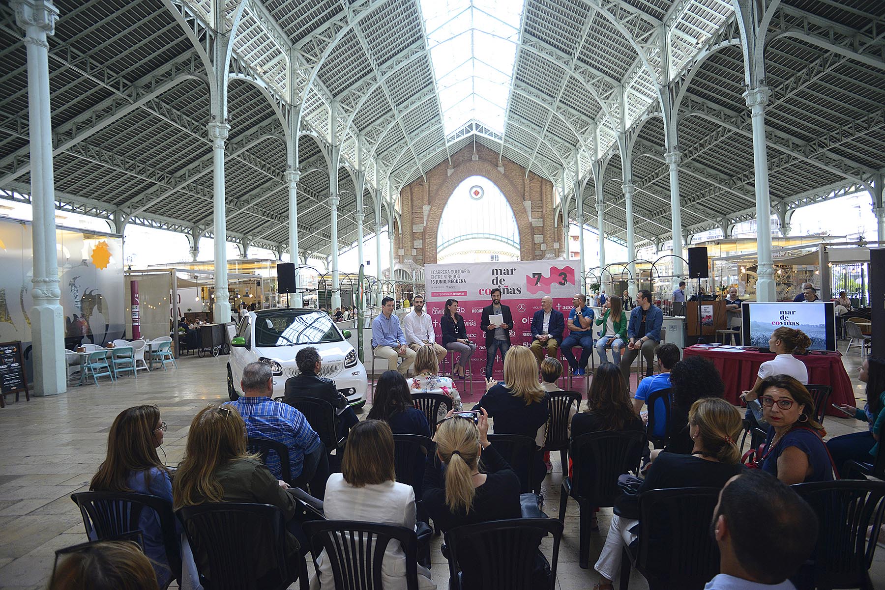 El running solidario, la gastronomía y el ‘tardeo’ toman Requena con  ‘Mar de Co-Viñas’