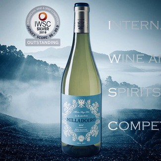 Medalla Silver Outstanding IWSC