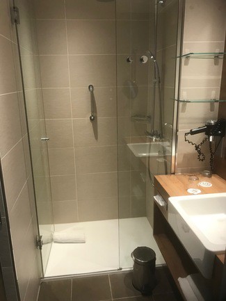 Por fin un hotel sin bañera,...