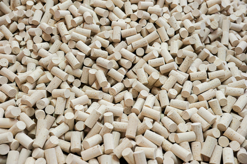 El tapón de corcho aporta valor diferencial para la exportación de vino español