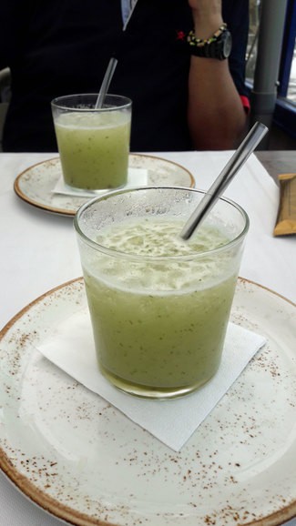 Granizado de manzana verde con menta, cilantro y ginebra