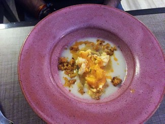 Sopa de coco y tartar de camaron